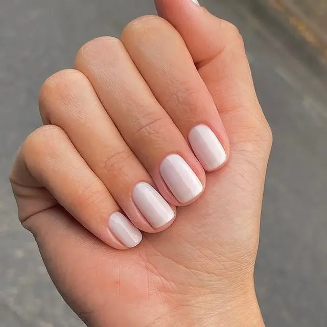 Timeless elegance in understated nail design