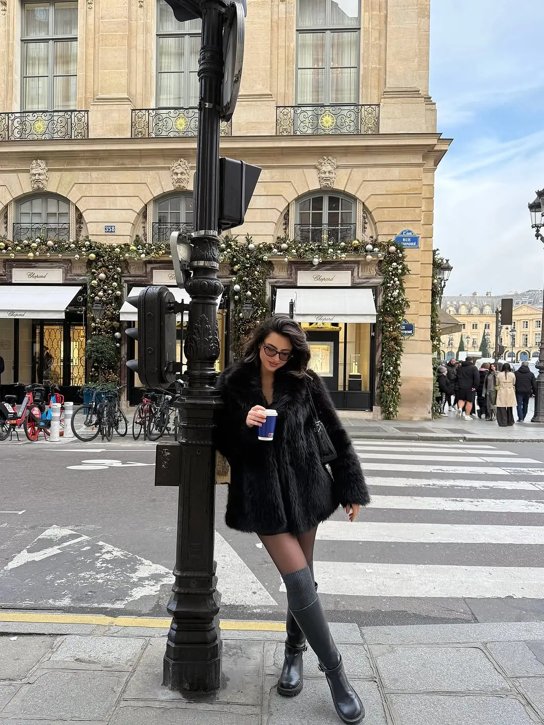 Chic Winter Outfit with a Hint of Elegance