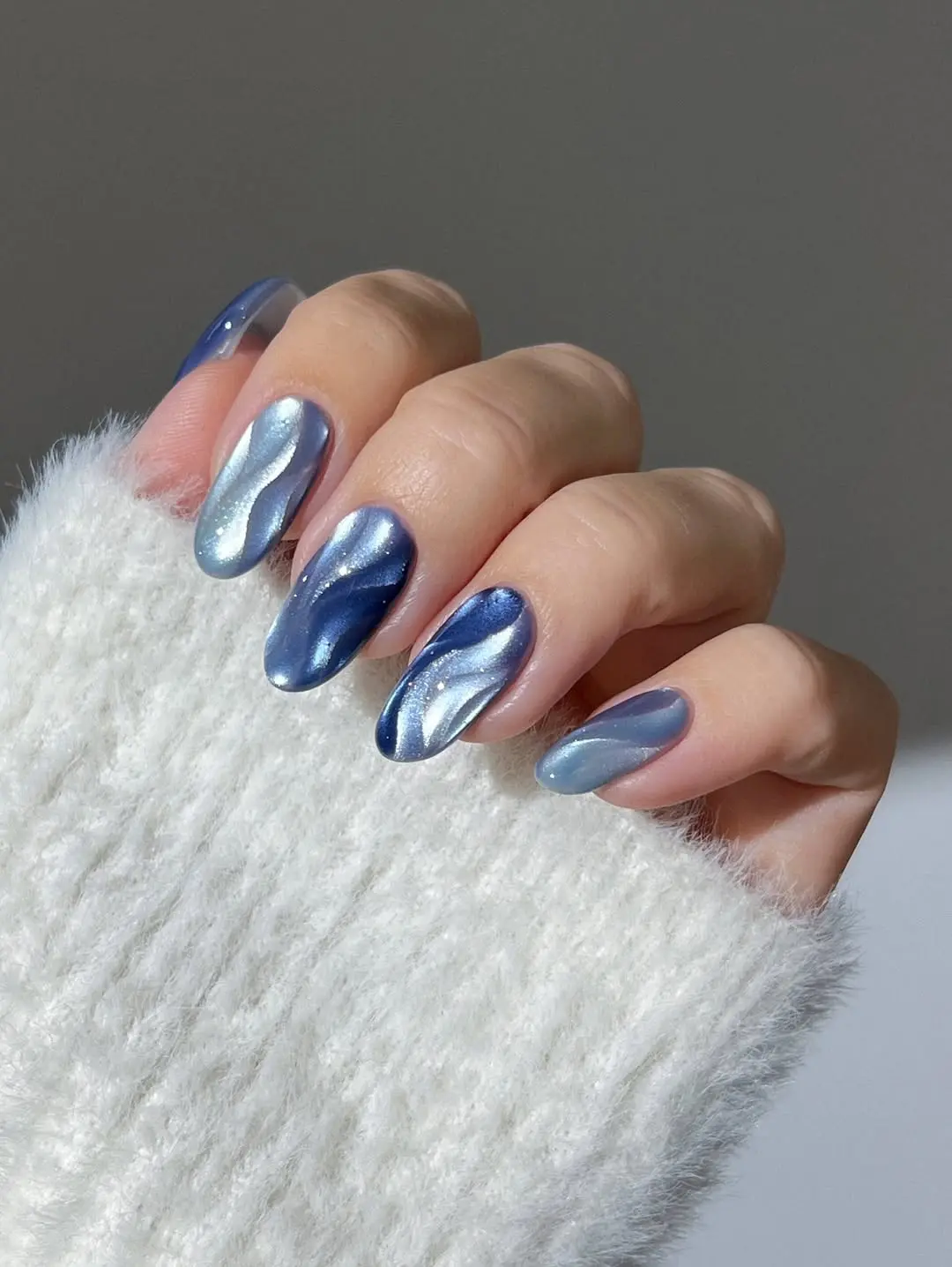 Gorgeous Periwinkle Waves for Trendy Nails