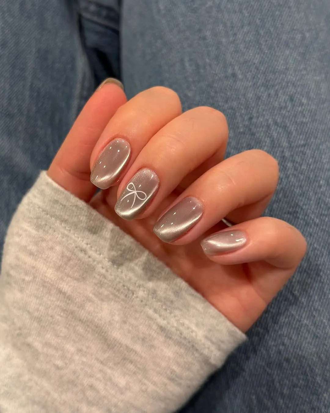 Elegant ribbed glass nails with delicate design
