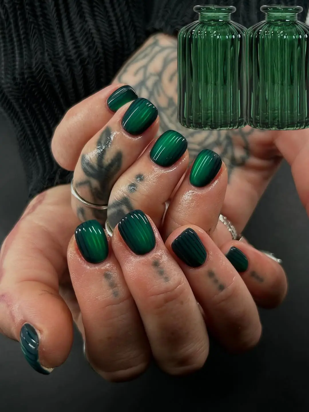 Stylish Ribbed Glass Nails in Vibrant Green