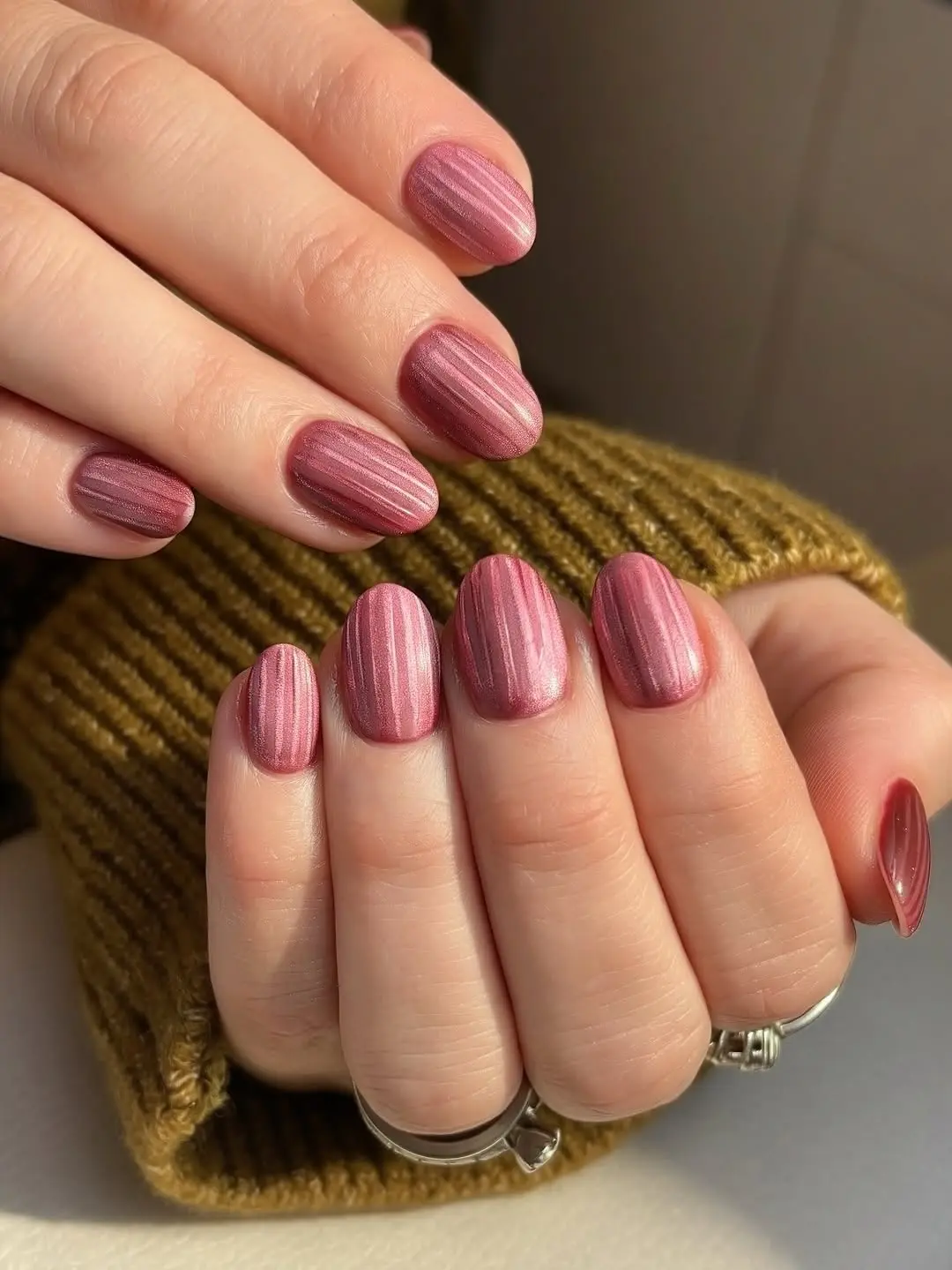 Stylish ribbed glass nail design in pink tones