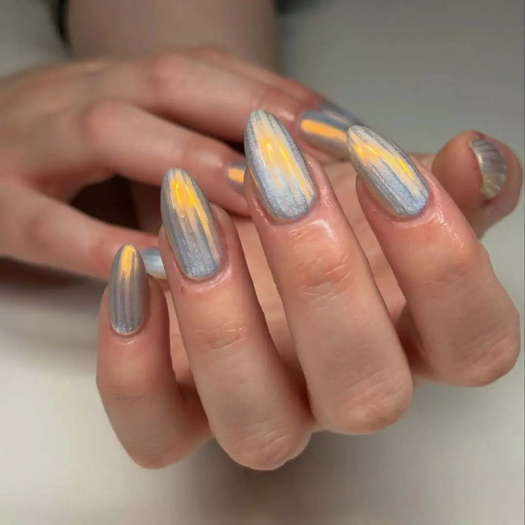 Chic ribbed glass nails in muted hues