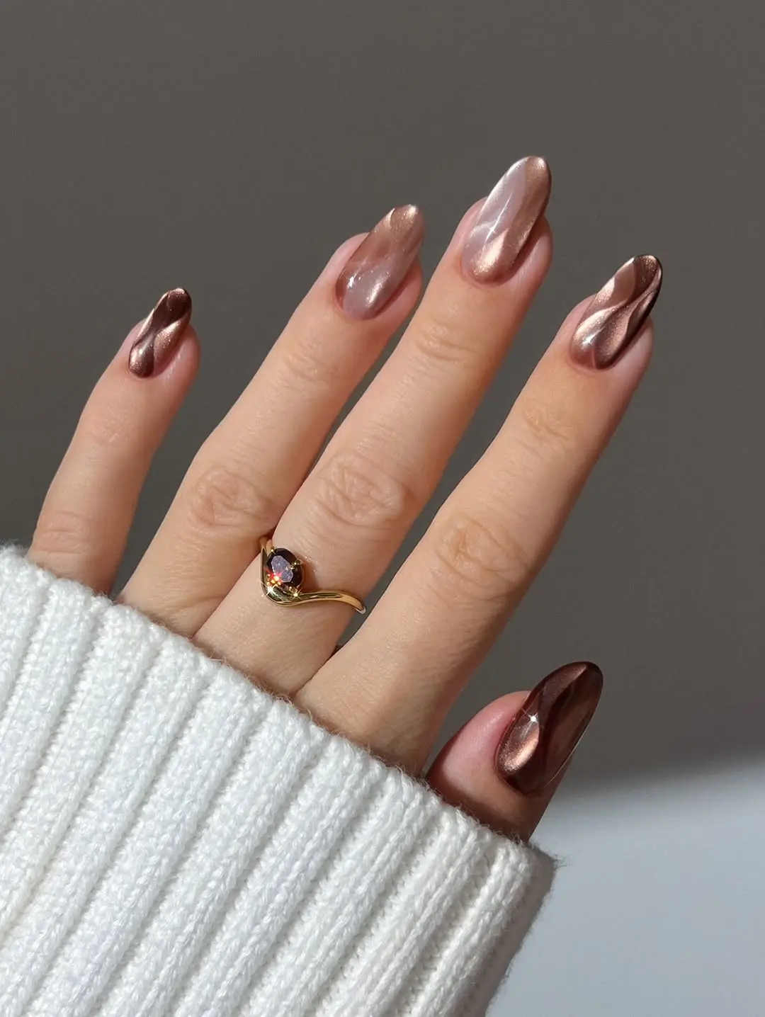 Sleek and Modern Ribbed Glass Nail Art