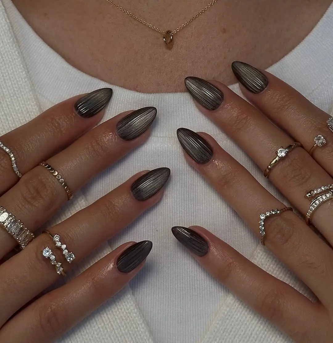 Chic and Modern Ribbed Glass Nail Design
