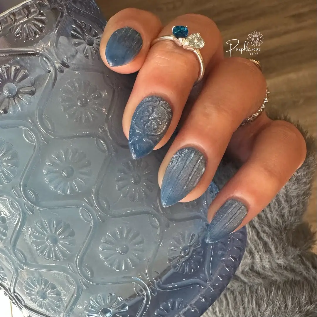 Stylish ribbed glass nails in soft ombre hues