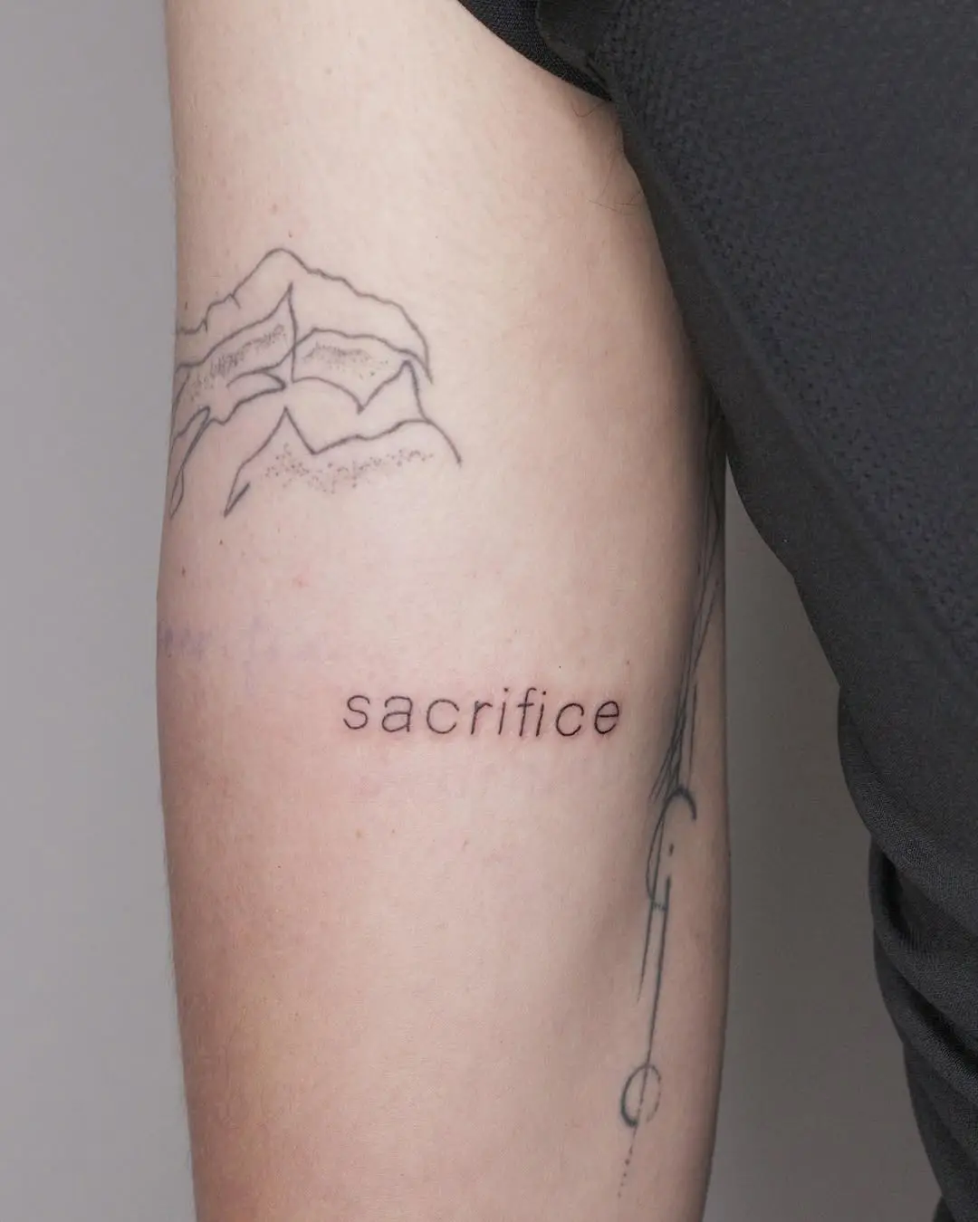 Minimalist tattoo expressing the theme of sacrifice