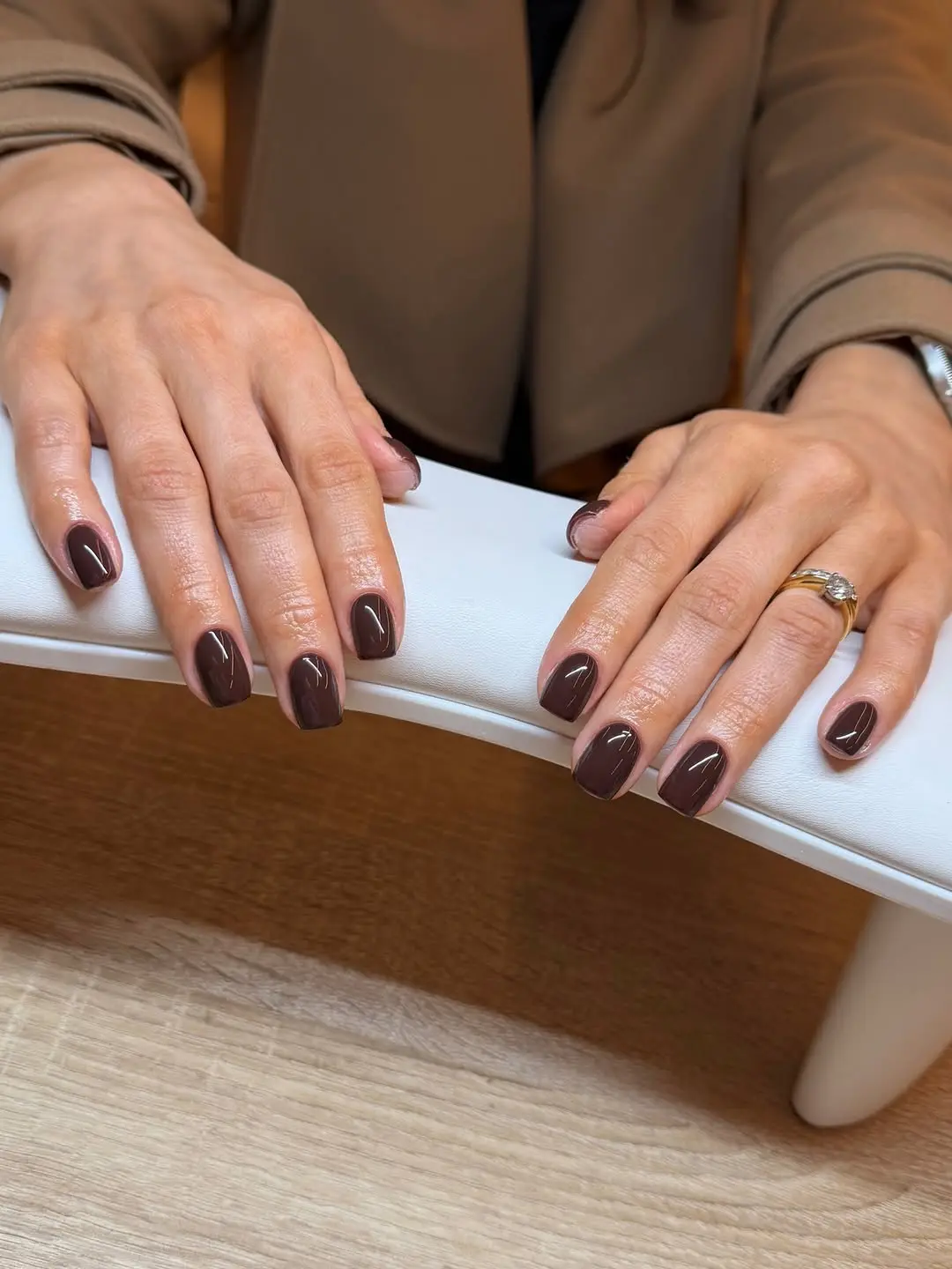 Glossy Short Brown Winter Nails for Chic Vibes
