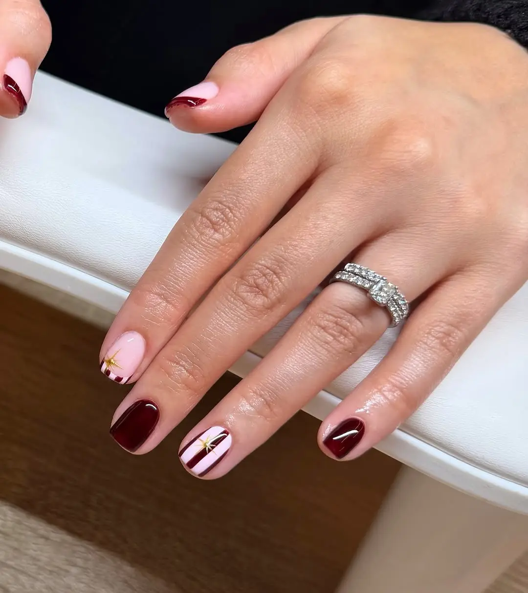 Stylish burgundy and pink winter nails design