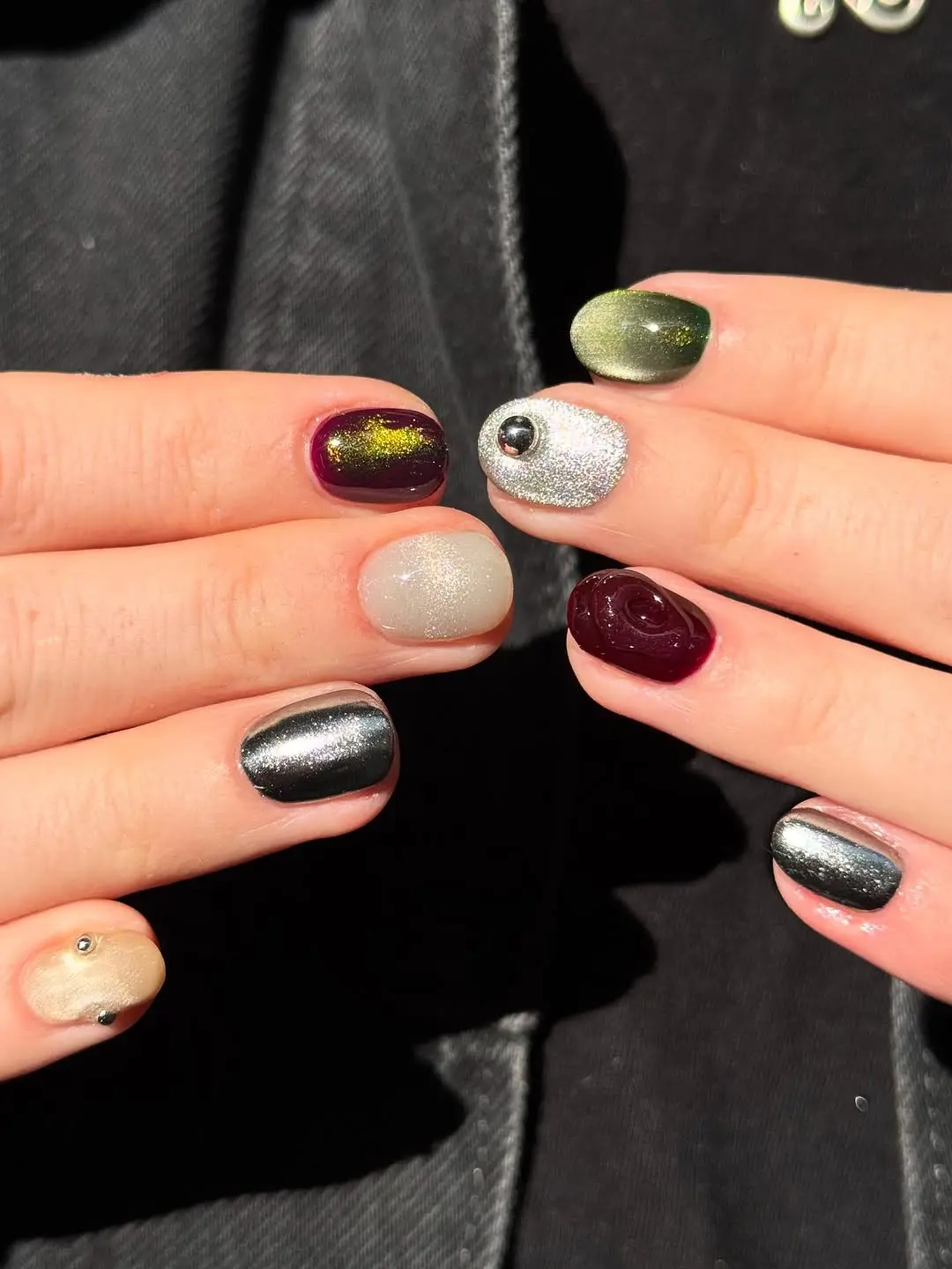 Chic Short Winter Nails with Glitter Accents