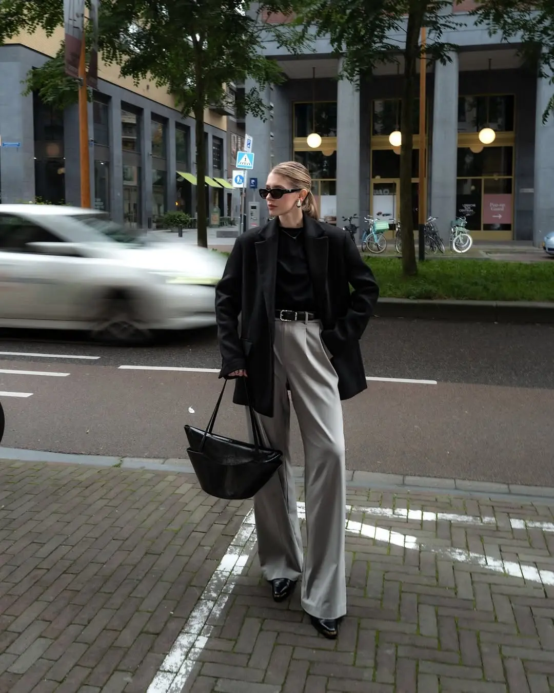 Chic street-style black blazer outfit combination
