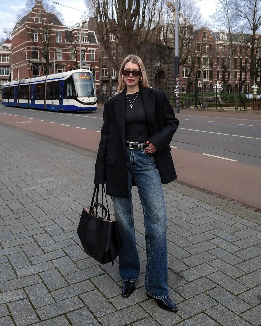 Chic Black Blazer with Casual Denim Ensemble