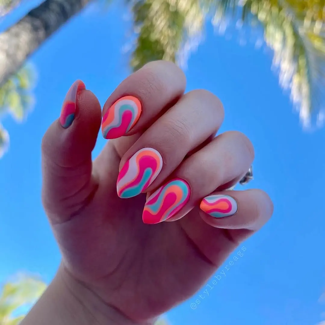 Vibrant wave pattern for summer vibes