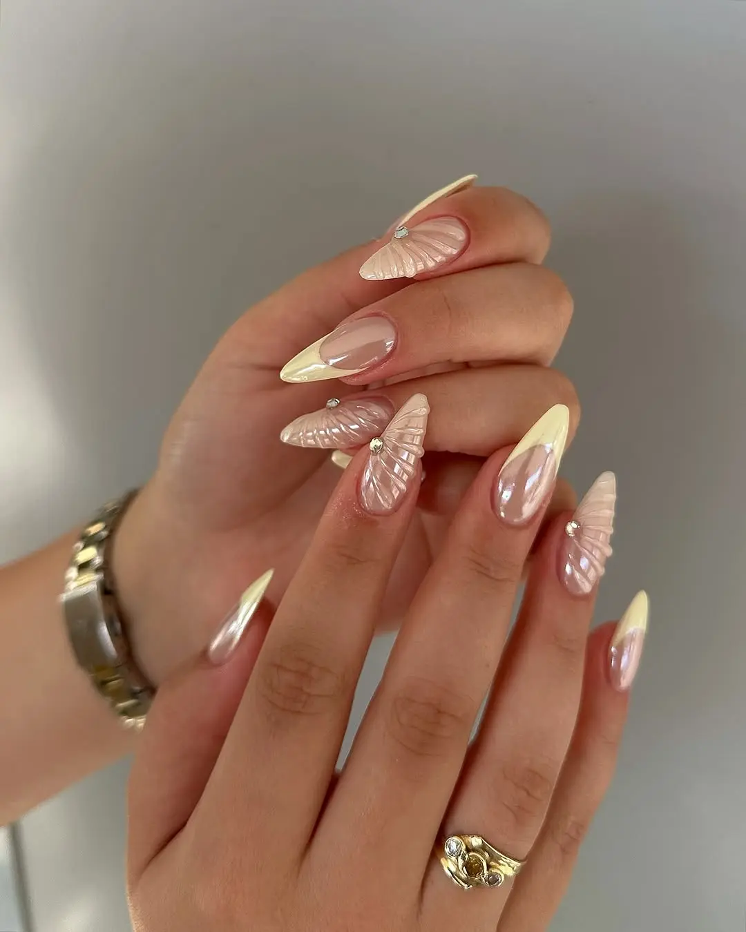 Elegant vacation nails with unique shell designs