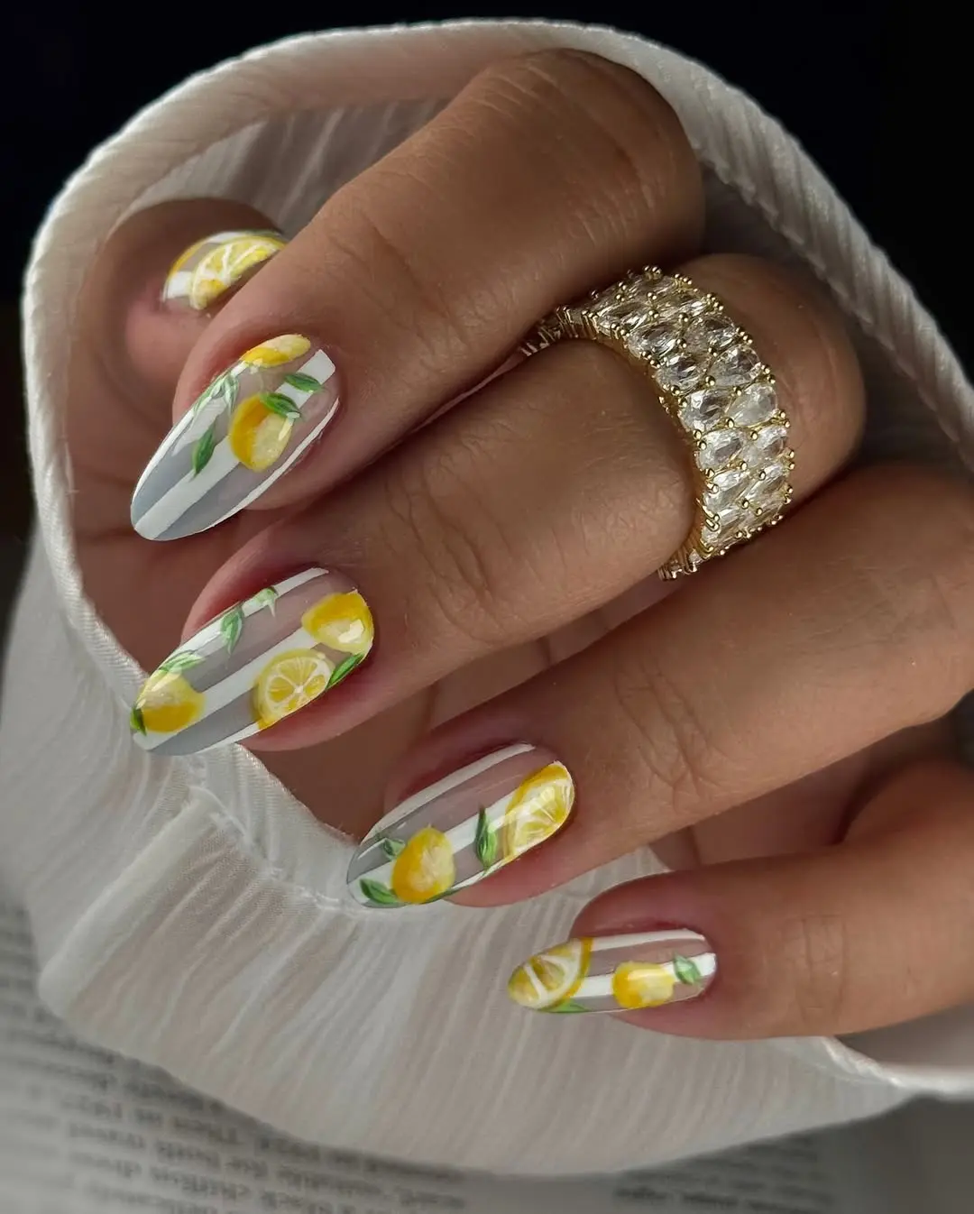 Bright lemon vibes for perfect vacation nails