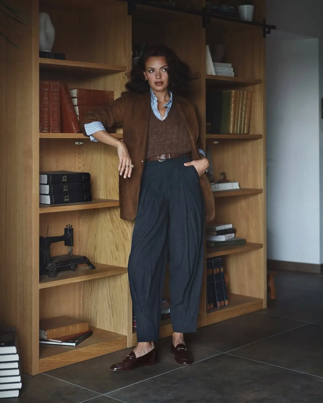 Chic velvet blazer for a cozy autumn look