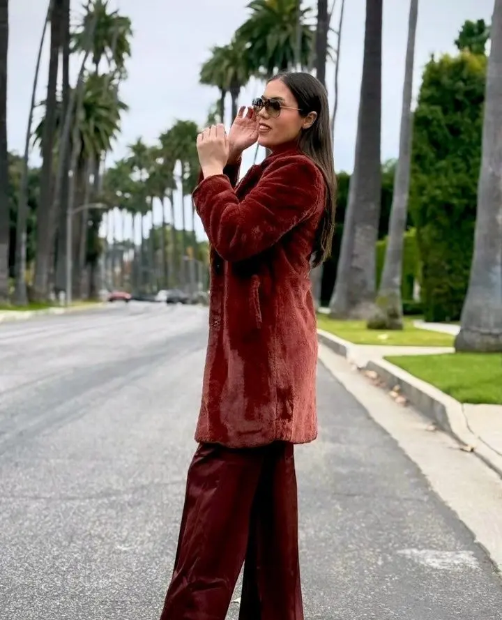 Chic Velvet Blazer for Effortless Elegance