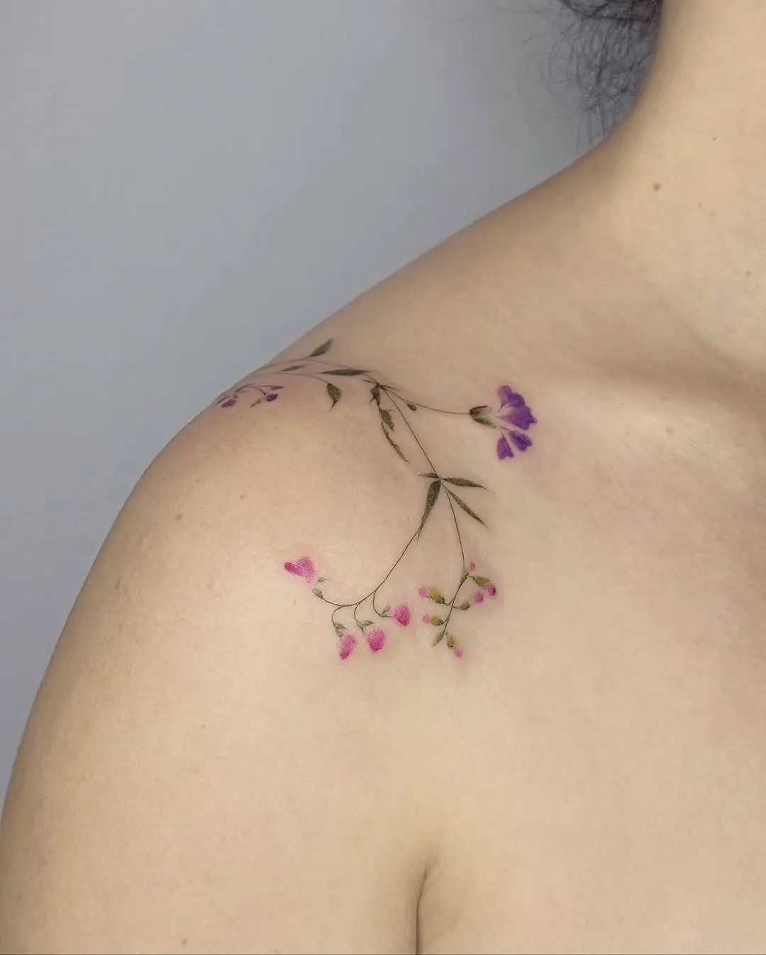 Charming wildflower tattoo adorning the shoulder