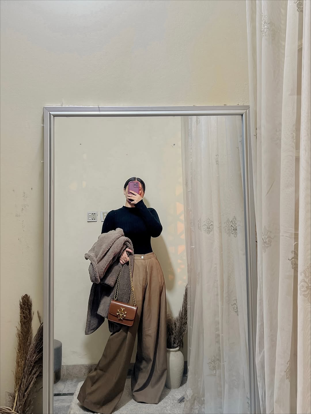 Chic and cozy winter work outfit inspiration