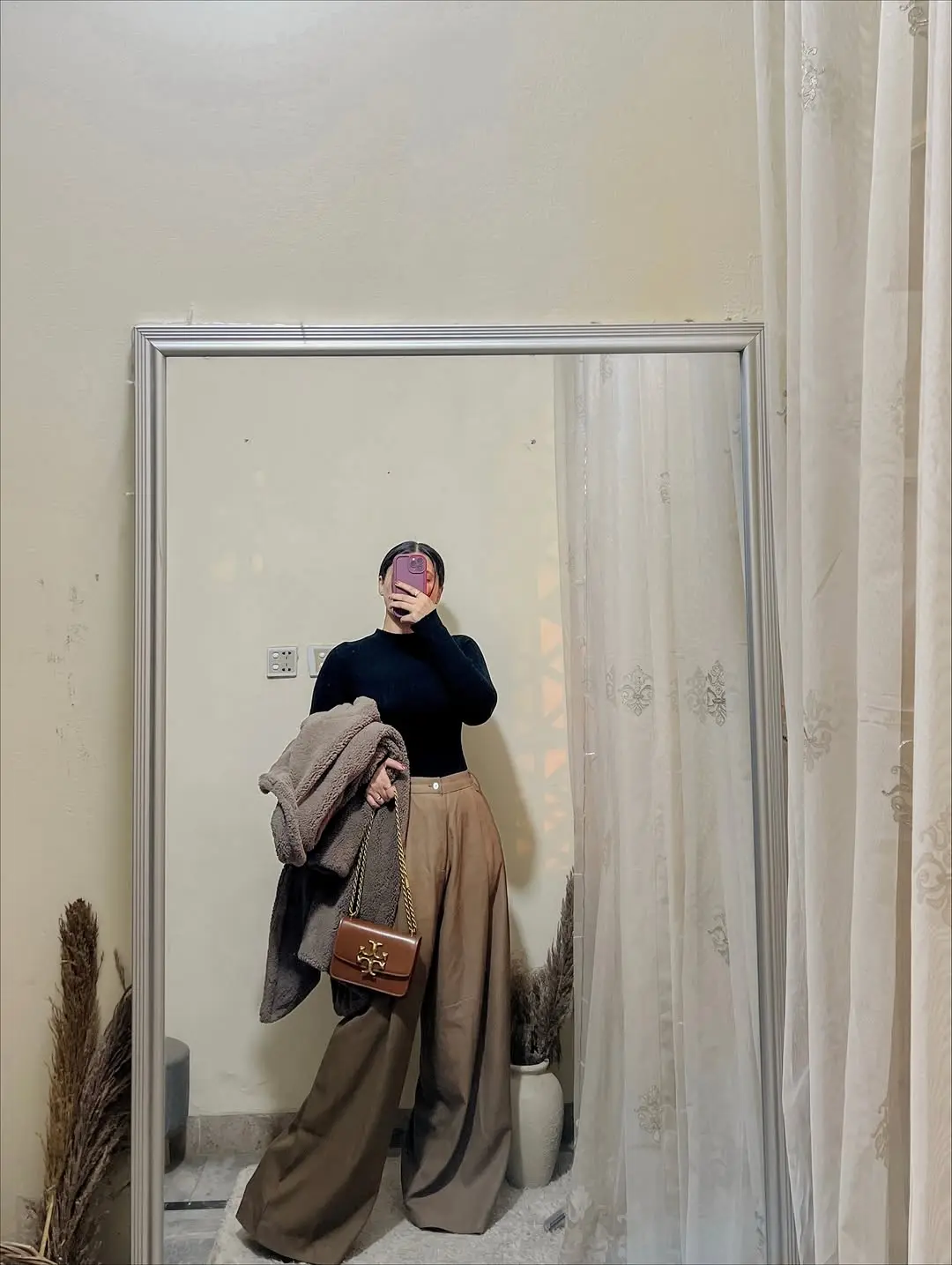 Chic and cozy winter work outfit inspiration