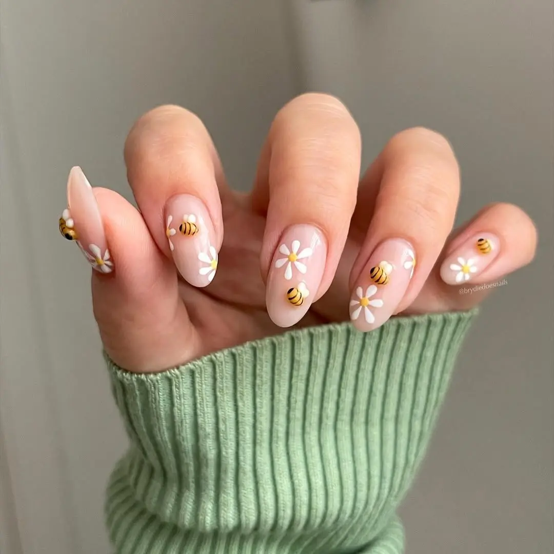 Charming bee-themed nail art for spring vibes