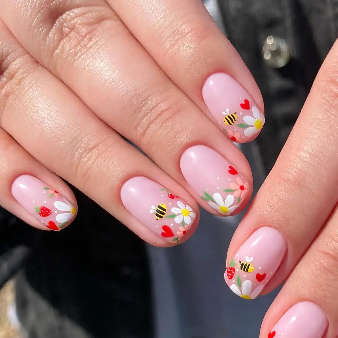 Adorable bee-themed nail art for summer