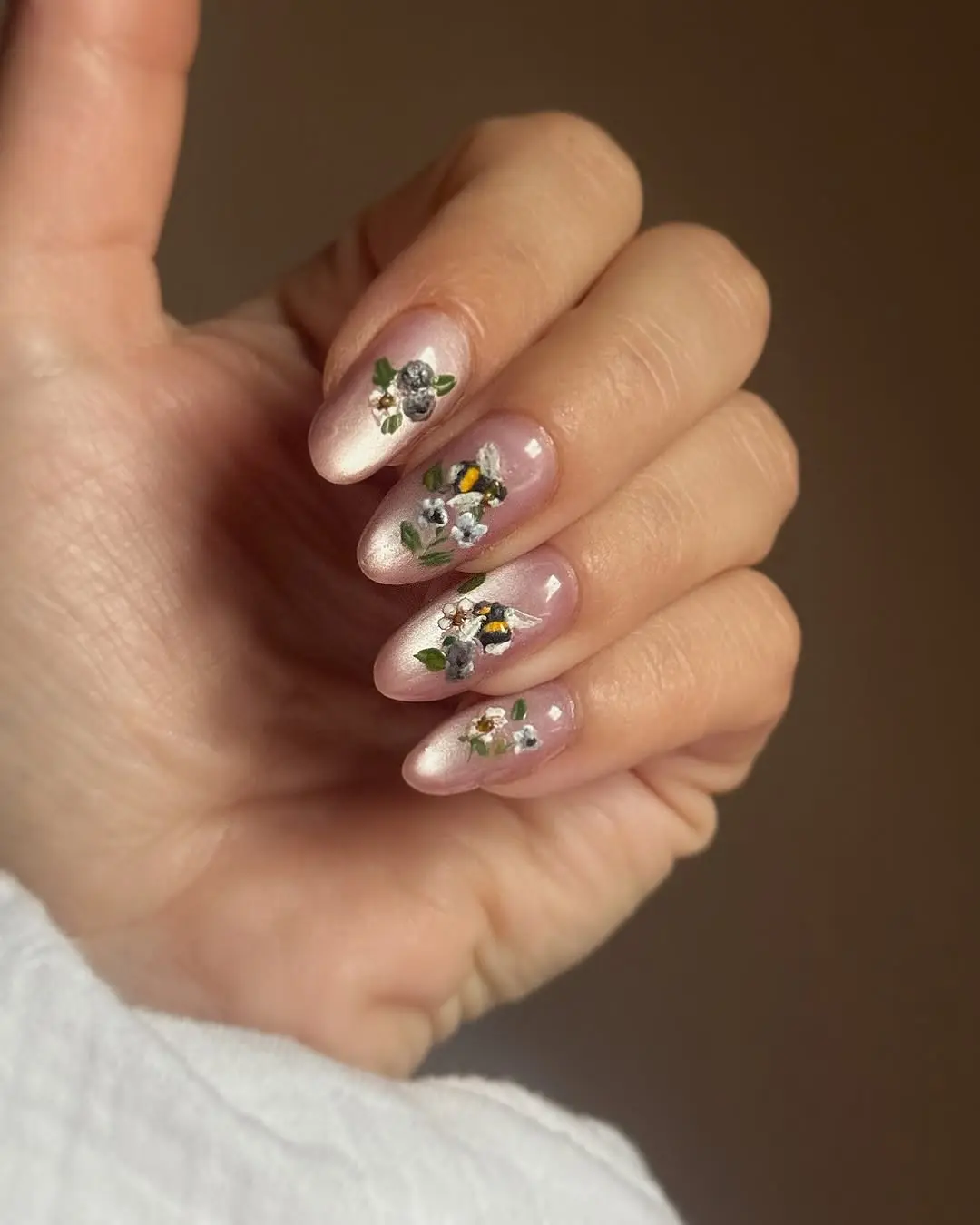 Elegant bee-inspired floral nail design