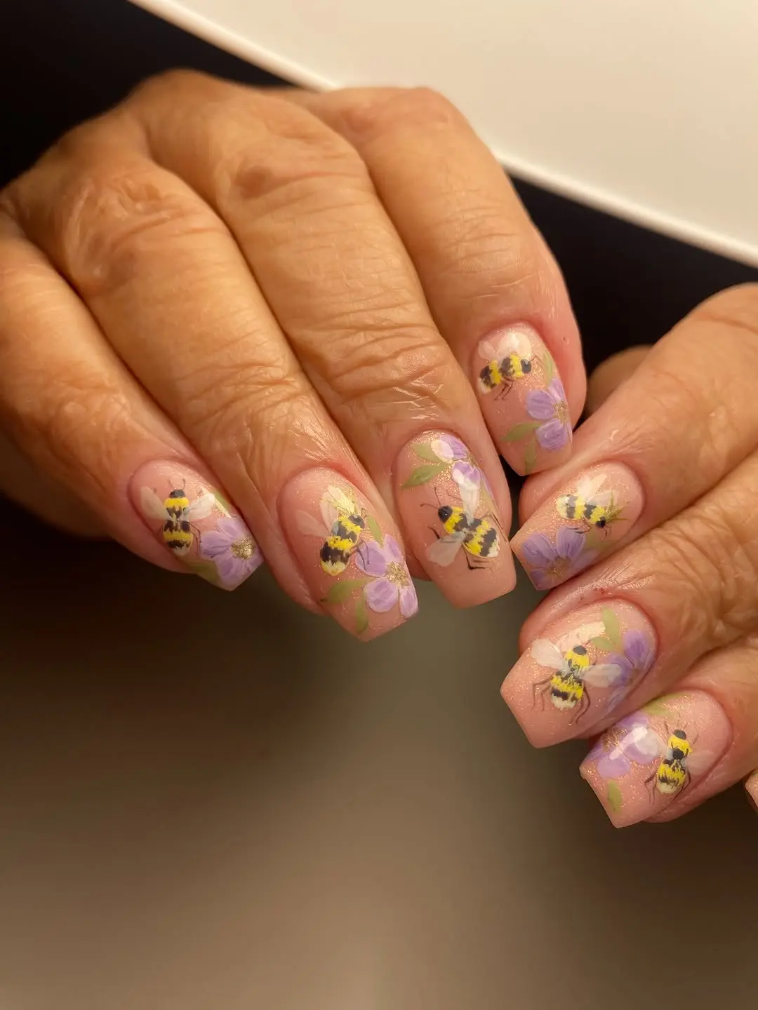 Cute bee-themed floral nail art inspiration