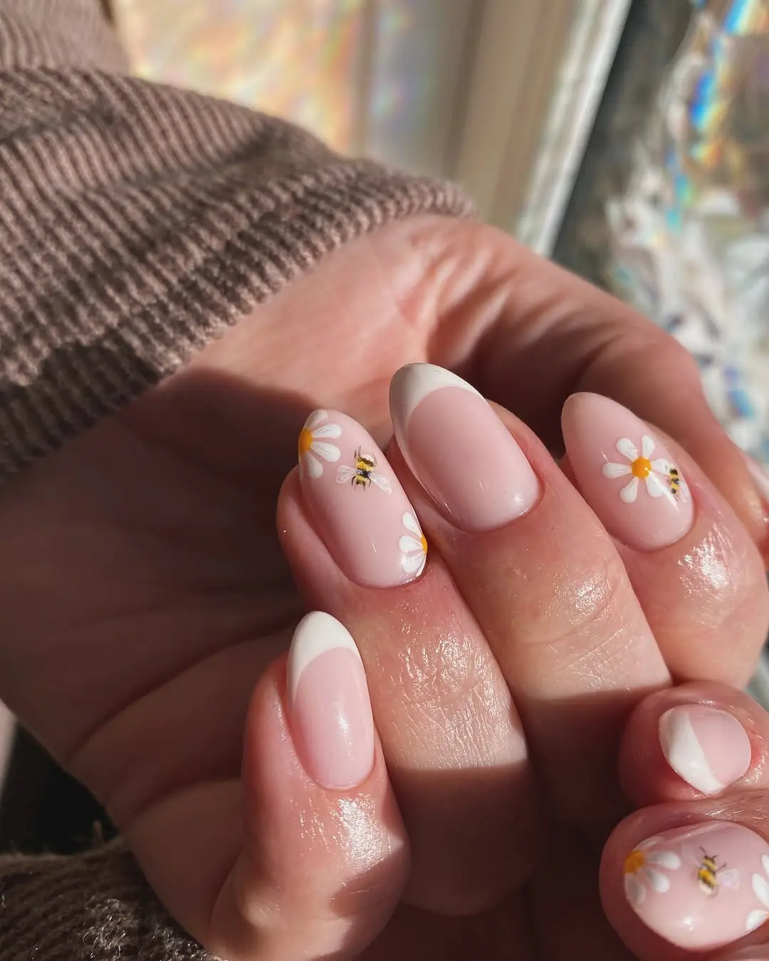 Charming bee-inspired floral nail art design