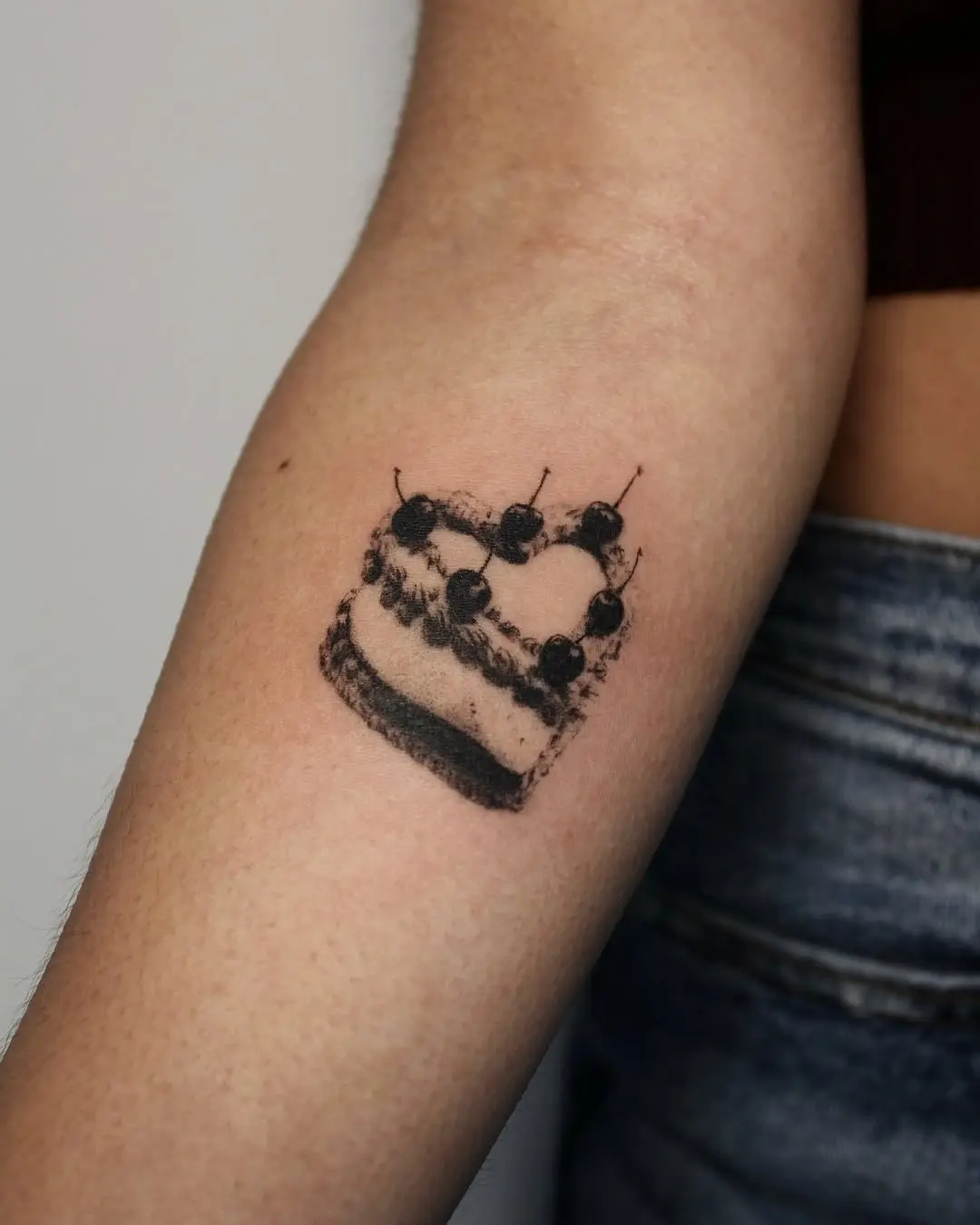 Unique cake tattoo adds a sweet touch