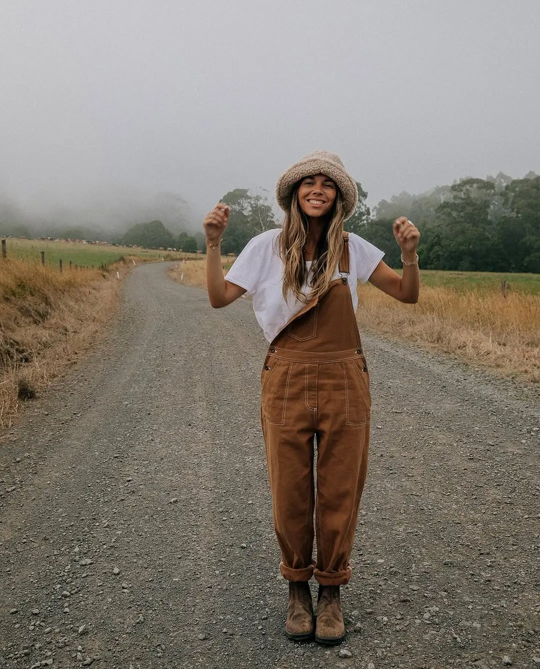 Stylish and cozy country overall outfit