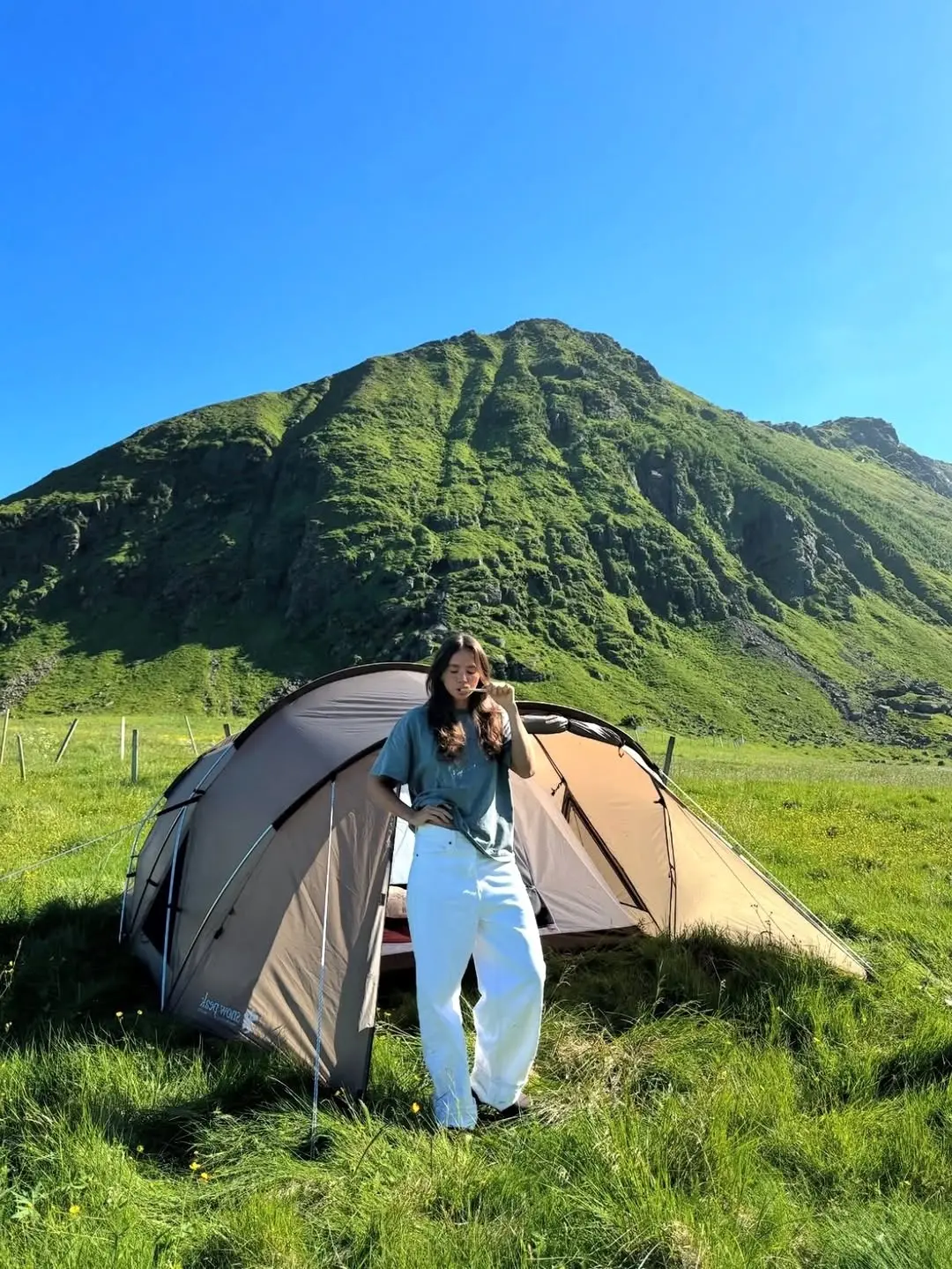 Chic and Comfortable Camping Outfit for Adventure
