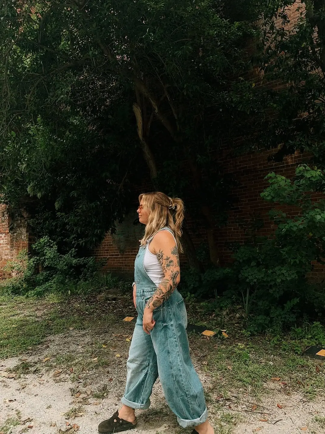 Chic and effortless overalls street style