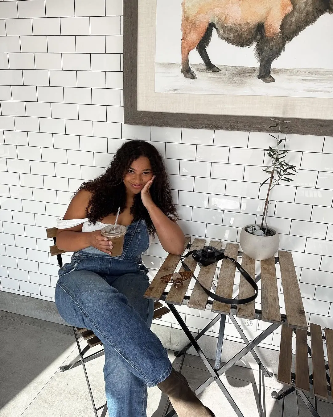 Chic Overall Look for Casual Outings