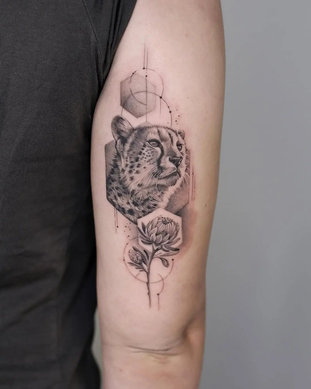 Stunning Cheetah Tattoo with Floral Accents