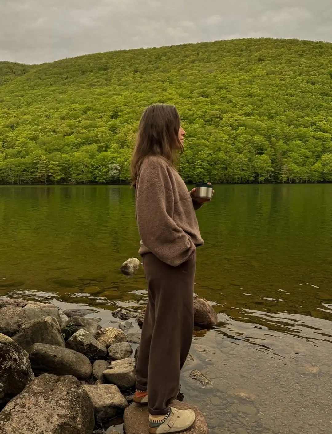 Comfortable and stylish lakeside camping outfit