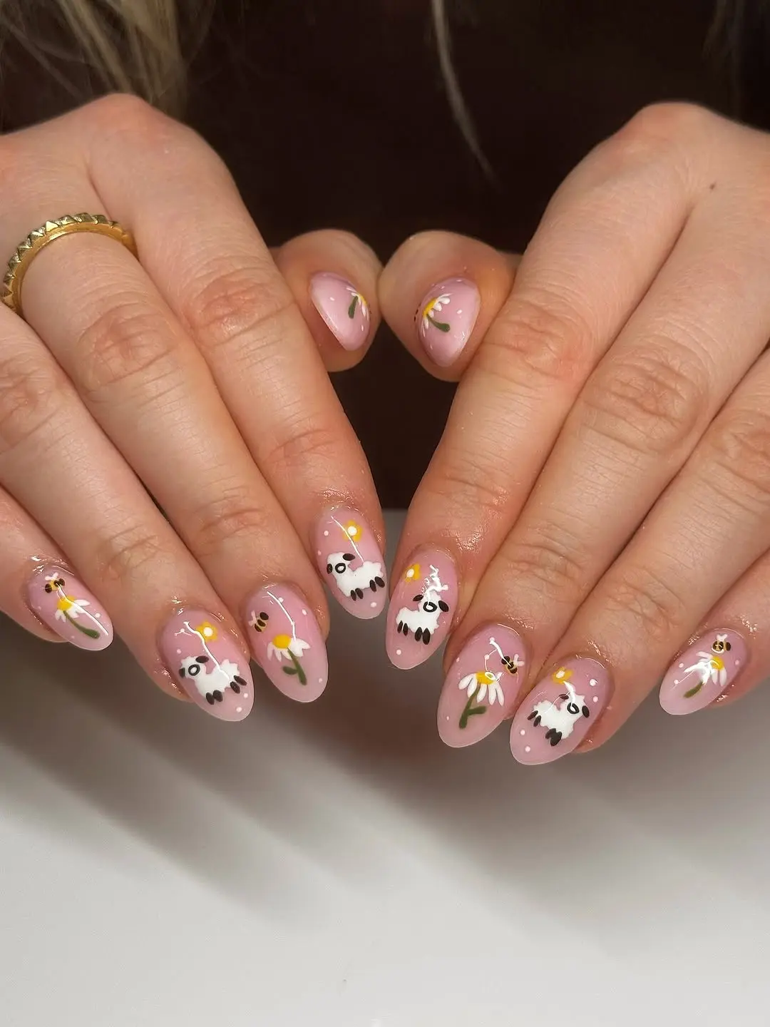 Charming pastel Easter nails for spring vibes