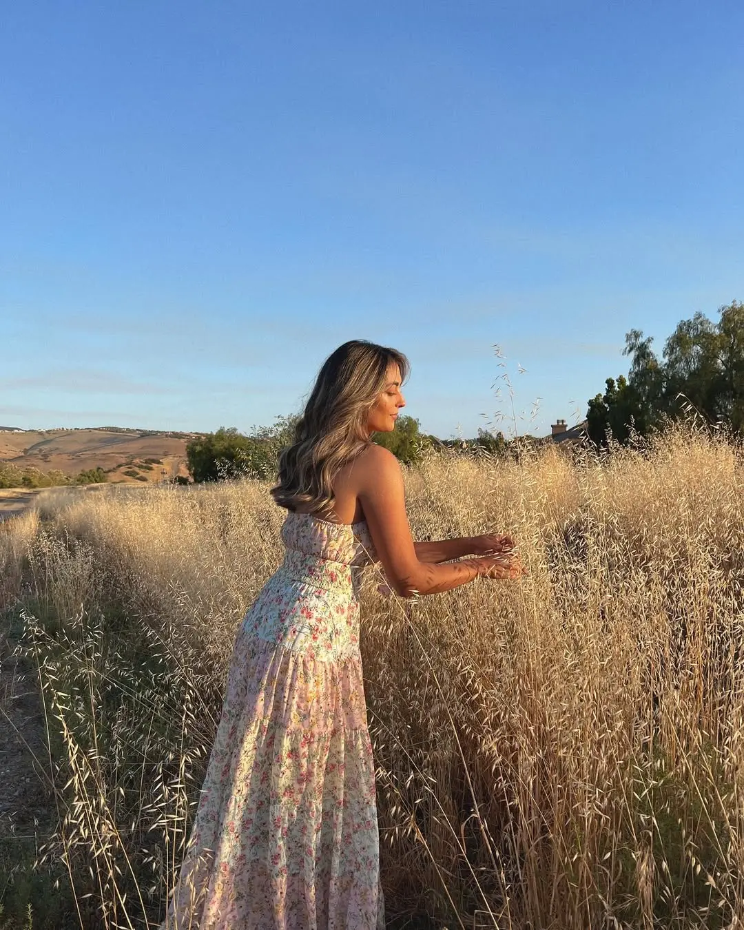 Charming Floral Maxi Dress for Warm Days