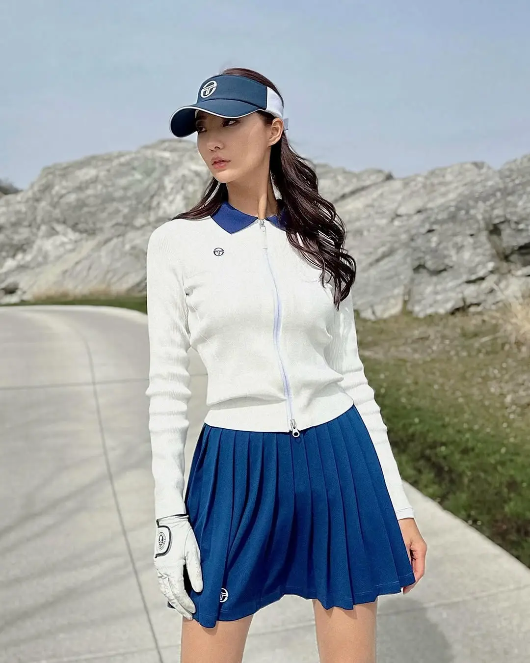 Chic and sporty golf outfit for stylish play