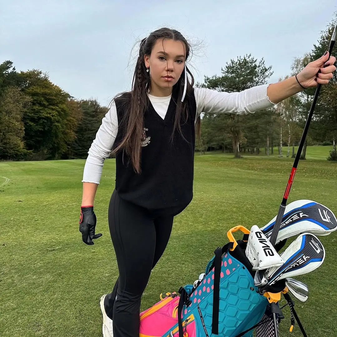 Chic and Sporty Golf Look for Beginners