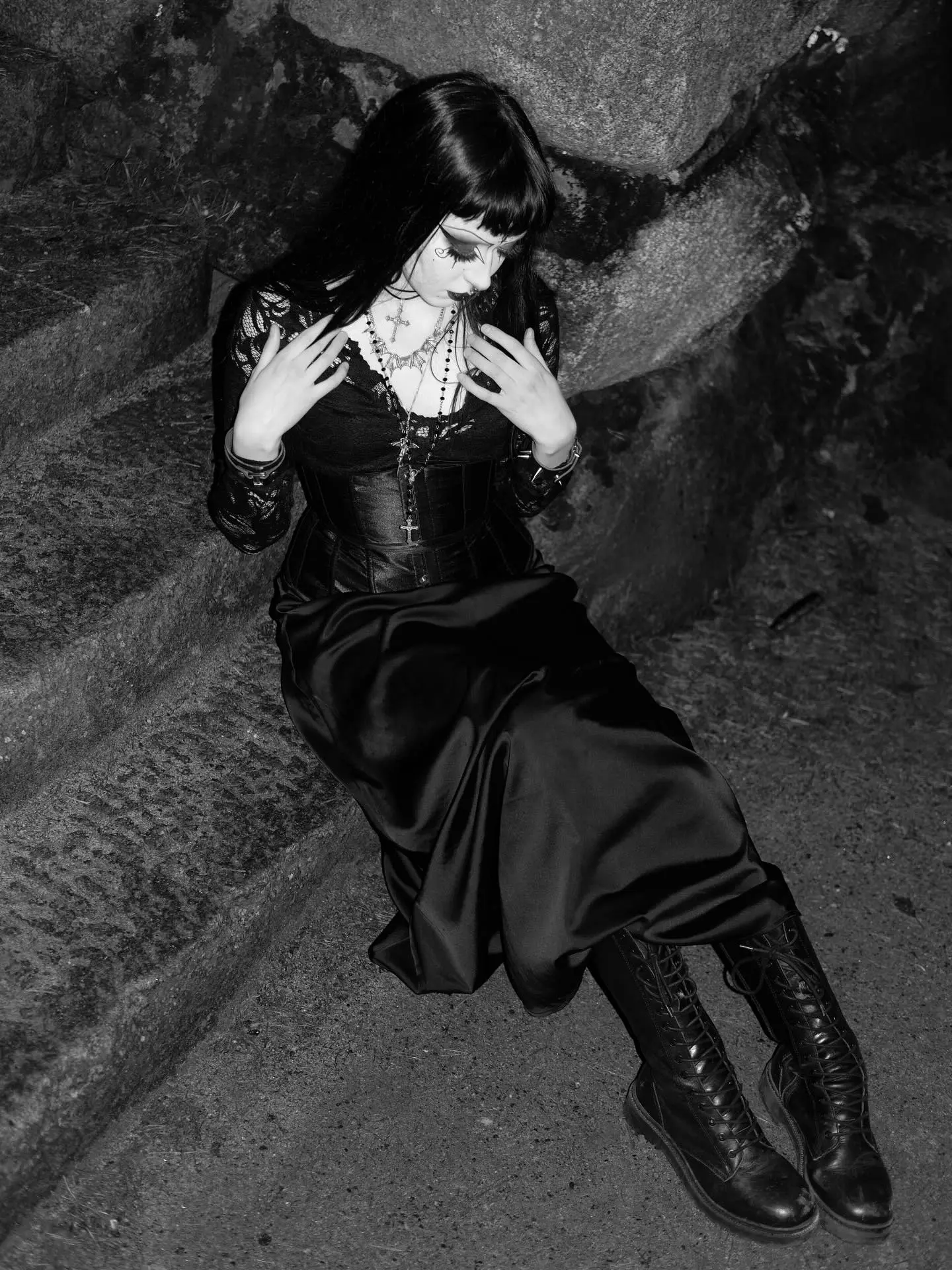 Elegant and Edgy Gothic Style Inspiration