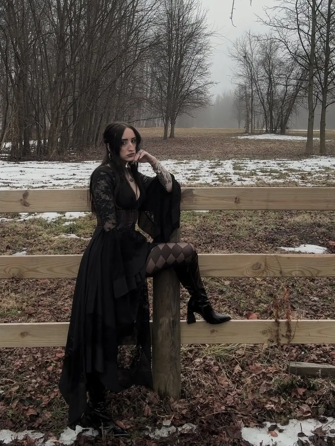 Chic Goth Look for Winter Days