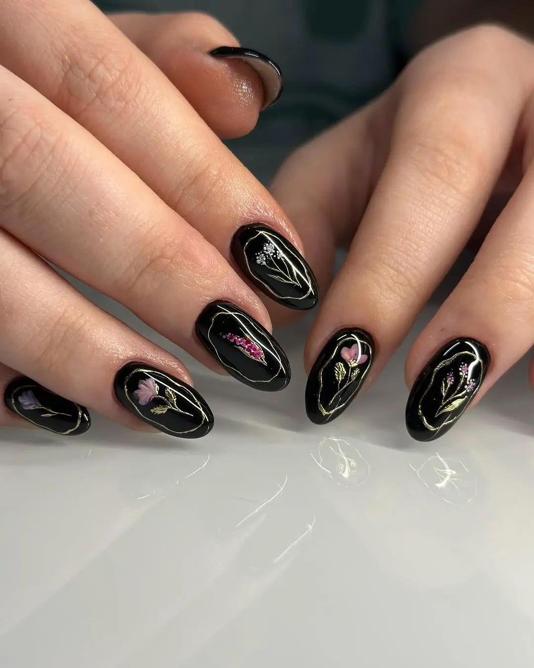 Elegant gothic nails with floral details
