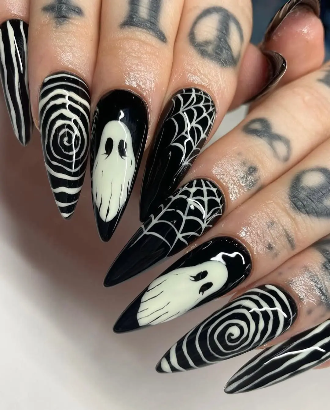 Hauntingly Beautiful Gothic Nail Art Design