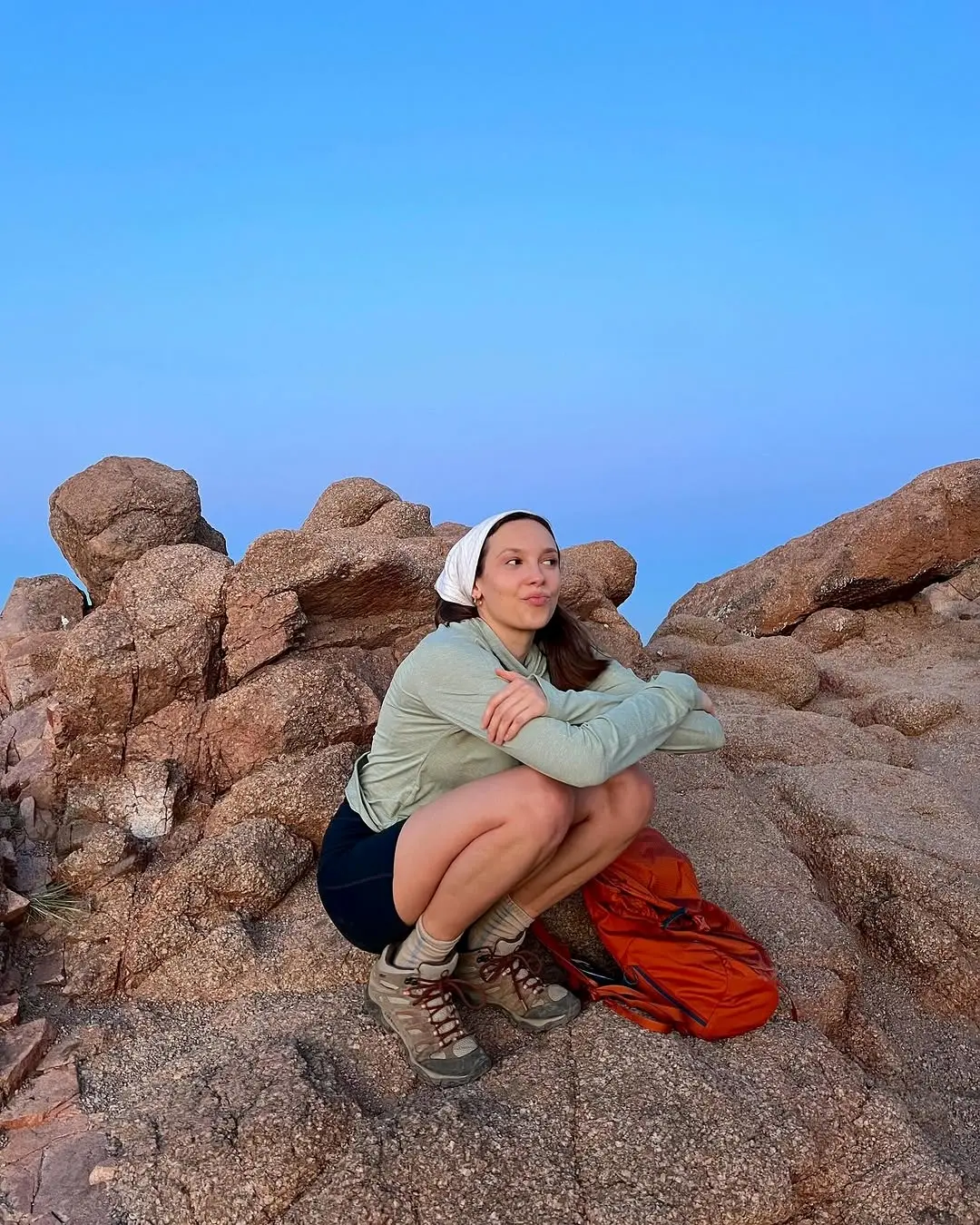 Stylish and Comfortable Hiking Outfit Inspiration