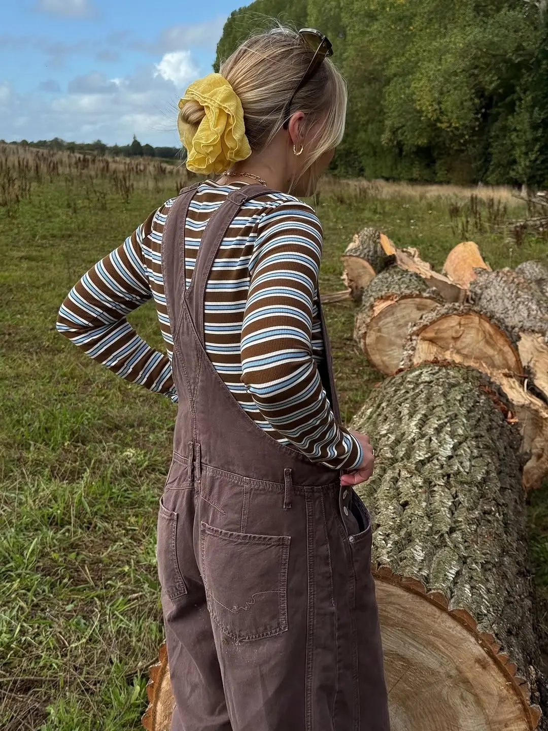 Chic and Comfortable Hiking Outfit for Casual Trails