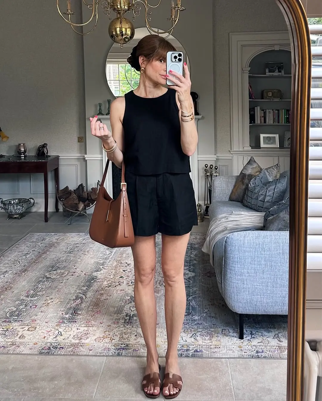 Effortlessly Chic Black Linen Shorts Outfit