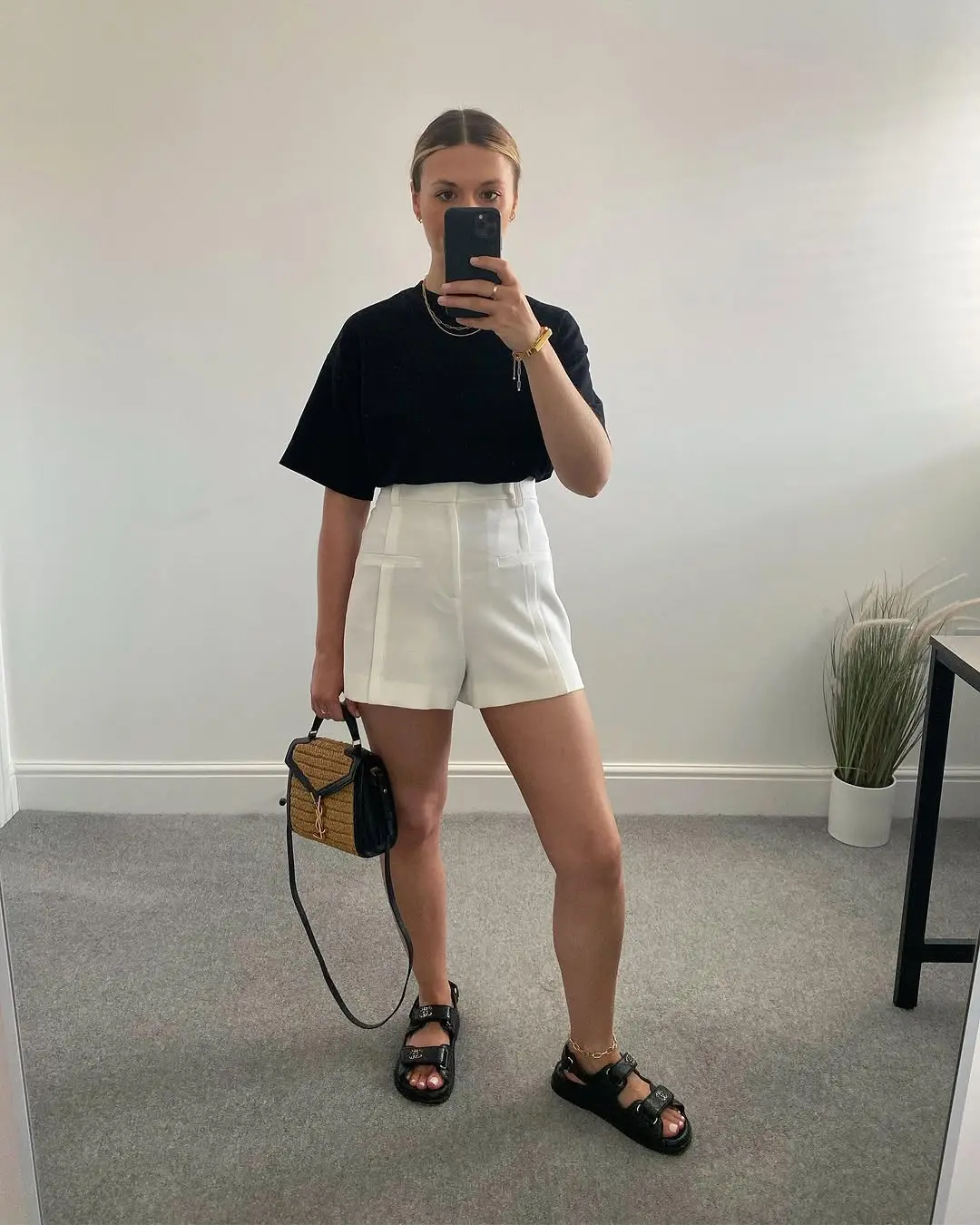 Chic and Casual Linen Shorts Ensemble