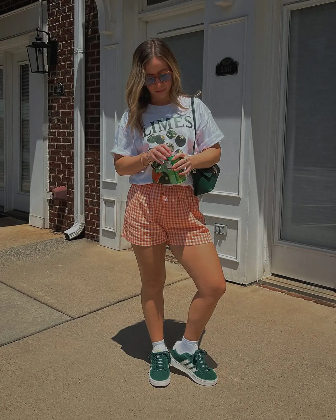 Chic Summer Outfit with Linen Shorts