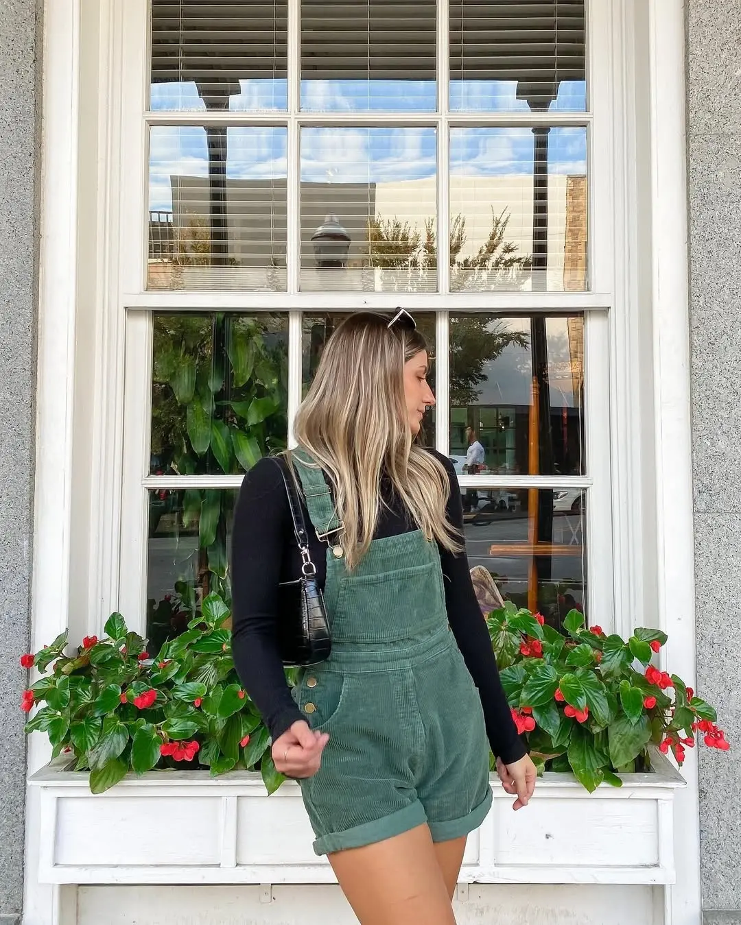 Chic and playful overall shorts for spring